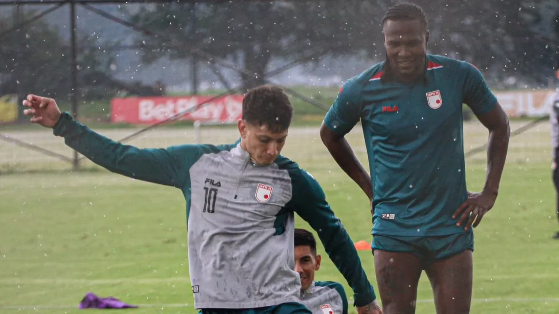 Independiente Santa Fe sigue entrenando bajo el interinato de Francisco López y Róbinson Zapata.