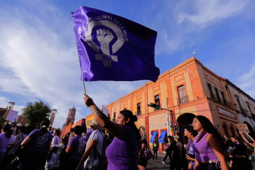 Las mujeres conmemoran el día de la mujer en medio de diversas trabas para lograr la equidad y la reducción de la violencia de género.