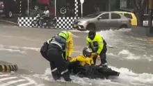 La ciudadanía destacó la reacción de los uniformados para salvarle la vida al motorizado en la calle 67 con carrera 43.