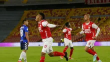 Harold Santiago Mosquera llegó desde el banco y desenredó el juego con dos anotaciones.