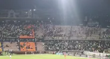 Hinchas de Nacional se agarraron con otros del Junior en las tribunas del Atanasio: videos y qué pasó para que detuvieran el partido