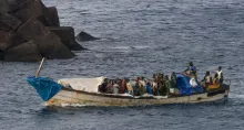 La organización española de rescate en el mar informó en un comunicado que 84 personas viajaban en la barca y 48 de ellas siguen desaparecidas.