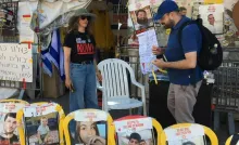 Gobierno israelí elimina a líder de Hezbolá y prosigue ofensiva en Líbano; familias de rehenes temen por su liberación.