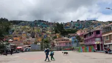 Los habitantes denuncian que una obra en la zona y las lluvias han debilitado el terreno. Más de 25 familias han recibido actas de evacuación en los últimos dos años, según el Idiger.