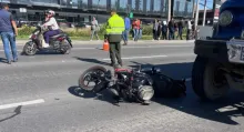 Grave accidente frente al centro comercial Fontanar, en Chía, Cundinamarca. Un motociclista murió luego de chocar contra una volqueta. 