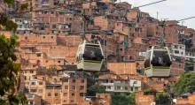 En Medellín, autoridades buscan a un hombre que asesinó a su pareja con un cuchillo, al parecer, en medio de una riña en su propia vivienda.