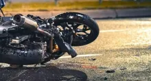 Un motociclista murió al chocar contra un poste en la avenida Guayacanes con calle 8 A Sur (localidad de Kennedy) este sábado 19 de octubre.       