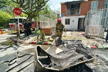 La casa en Candelaria (Valle del Cauca) quemada cuando Brayan Campo fue detenido. Foto Jorge Orozco / El País.