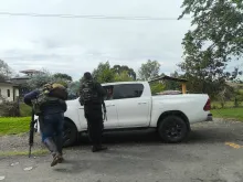 Disidencias de las Farc montaron retén ilegal en la vía Panamericana en el Cauca. Un muerto y tres capturados reportaron las autoridades.