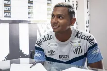 Alfredo Morelos es nuevo jugador de Santos.