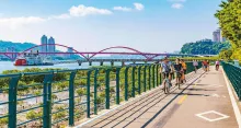 Una de las vías para bicicleta en las inmediaciones del puente Guandu. La ciudad cuenta con 300 kilómetros de este tipo de carrilles