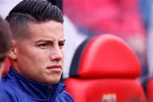 James Rodríguez, en el banquillo local del estadio de Vallecas en España