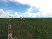 En el caso de Urabá, el proyecto generó más de 223 empleos directos con mano de obra de la región, contribuyendo a dinamizar la economía local y a establecer un sistema eléctrico más confiable y estable.