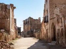 Ruinas del pueblo devastado en la Batalla del Ebro, en el verano de 1937, durante la Guerra Civil Española.