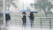 Un derrumbe en Ciudad Bolívar, desbordamientos e inundaciones, son algunos de los hechos registrados.