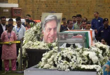 Cientos de personas despiden al empresario Ratan Tata, en la India.