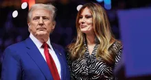 Melania es la tercera esposa del republicano Donald Trump. Se casaron en 2005 y de esa relación nació Barron, el hijo menor del expresidente.