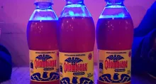 Postobón tomó una decisión poco pensada con la famosa gaseosa Colombiana y se verá en las diferentes botellas del producto. Es con un reconocido libro. 