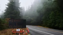 En los últimos dos años, la zona ha sido azotada por incendios, fuertes tormentas invernales y deslizamientos de tierra que aislaron a la comunidad.