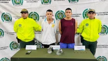 Los capturados, identificados como alias Gabrielito y alias Danielito, de 22 años, fueron detenidos en flagrancia durante dos allanamientos realizados en esta zona.