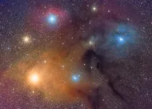 La primera imagen detallada de una estrella en la Gran Nube de Magallanes ha sido captada, mostrando un capullo de polvo que desafía los modelos actuales de formación estelar.