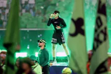 Feid cantó 'Luna' en la gala de inauguración de la Copa América 2024.