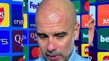 Video muestra a Guardiola rasguñándose.