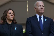 La ex candidata presidencial demócrata, la vicepresidenta estadounidense Kamala Harris, y el presidente estadounidense Joe Biden asisten a la ceremonia anual de conmemoración del 11 de septiembre en el Museo y Memorial Nacional del 11 de septiembre el 11 de septiembre de 2024 en la ciudad de Nueva York .