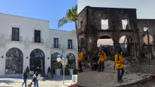 Antes y después de la sede del local de Starbucks en la calle Antioch St, Pacific Palisades, debido a los voraces incendios