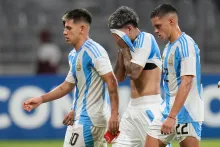 Argentina no pudo contra un Paraguay que le complico el partido y logró que Brasil le arrebatará el titulo.