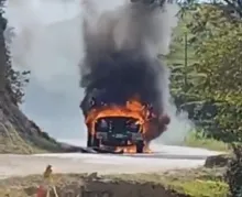 Cantante vallenato casi muere durante una presentación: le dispararon en el brazo y tórax. Una persona murió en medio del fuego cruzado.