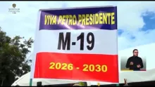 El presidente Gustavo Petro defendió la presencia de una bandera del M-19 durante un evento en El Chicoral, Tolima.