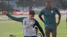 Independiente Santa Fe sigue entrenando bajo el interinato de Francisco López y Róbinson Zapata.