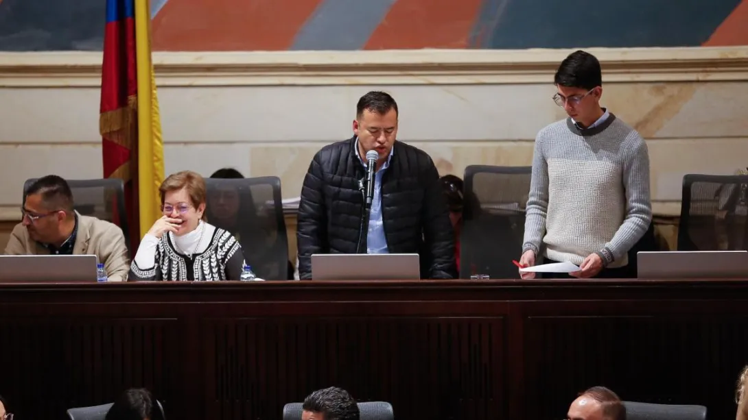 El parlamentario verde ha sido cuestionado por varios congresistas, quienes lo acusan de supuestamente no brindar garantías en el debate de la reforma.