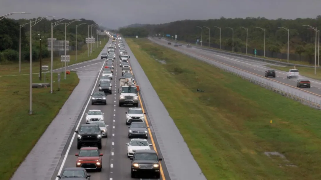 Varias personas de diferentes condados del estado de Florida deben evacuar para protegerse del huracán Milton.