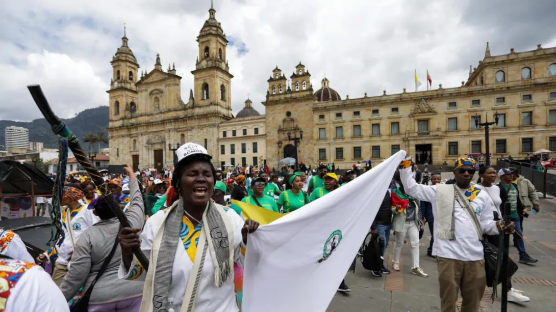 Más de 30 organizaciones afrocolombianas se congregan en Bogotá en una marcha por la paz y la defensa de derechos.