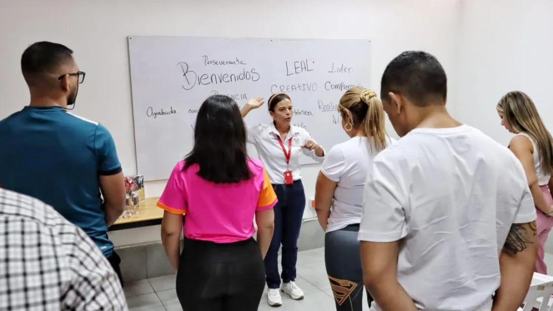 Los profesionales del sector que brindan atención en la "Línea te escucho" reciben formación para minimizar las situaciones que generan ansiedad y estrés.