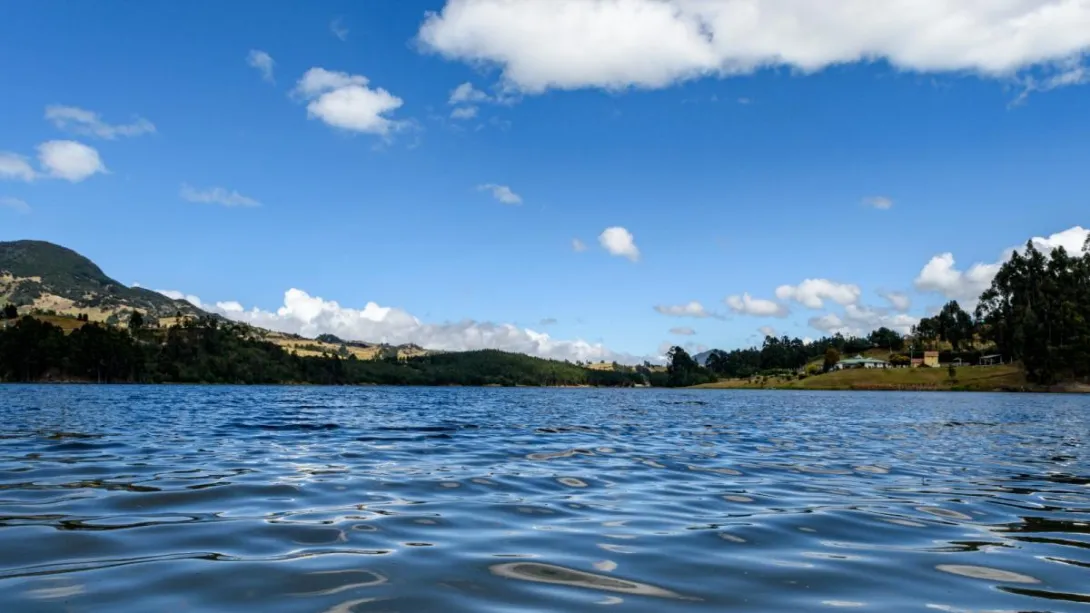 Señala la entidad que si el agua que sale de los embalses continúa siendo más que la entra, a finales de noviembre e inicios de diciembre los volúmenes de estas represas serán más críticos.