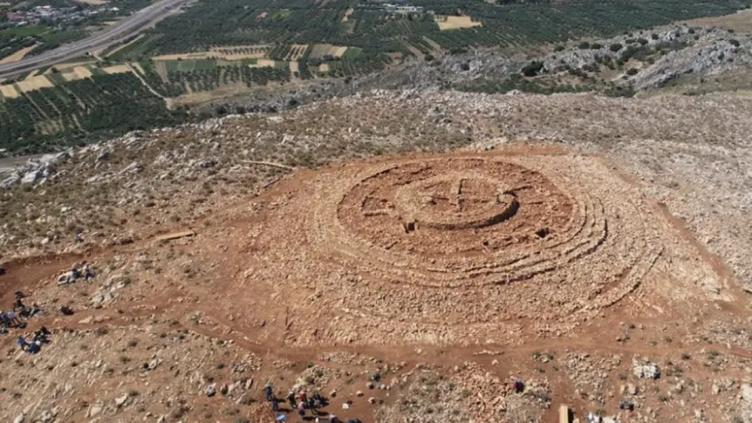 Es uno de 35 sitios arqueológicos que han sido descubiertos durante la construcción del proyecto.