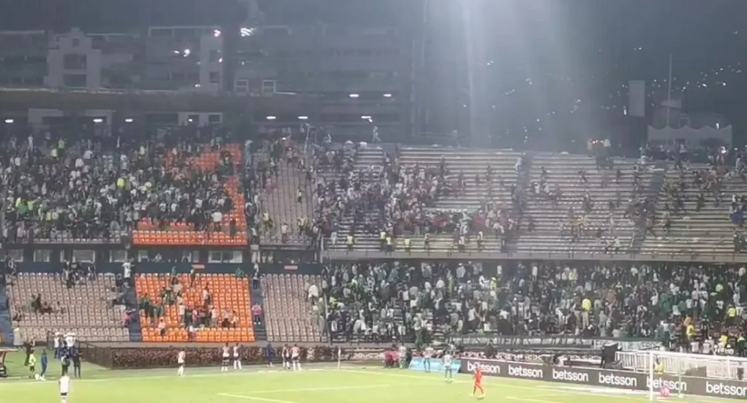 Junior de Barranquilla estaría evaluando pedir los puntos por la trifulca entre sus hinchas y los de Nacional en el Atanasio. Tiene hasta el lunes.