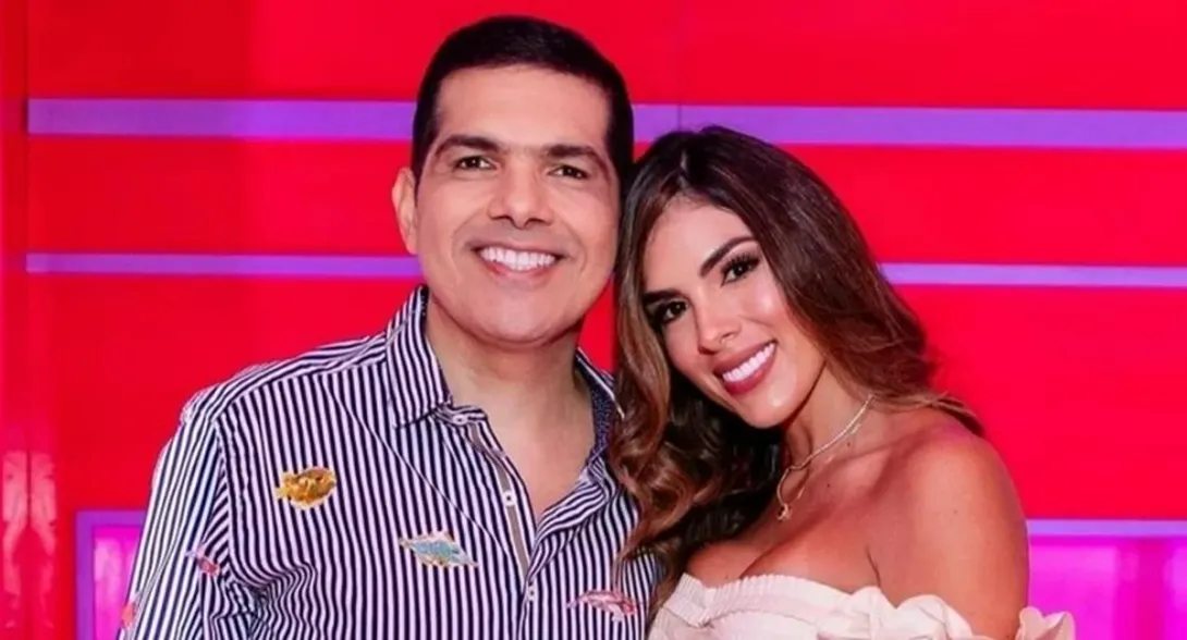 La esposa de Peter Manjarrés, Alexandra 'Tata' Becerra le hizo reclamó en broma al cantante por video con seguidora donde están bailando en concierto.