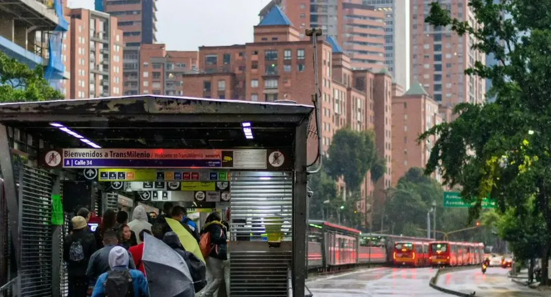 El IDIGER indicó que la madrugada se presentará nubosidad y lloviznas intermitentes en la zona norte y para la mañana no se descartan pequeñas lluvias.