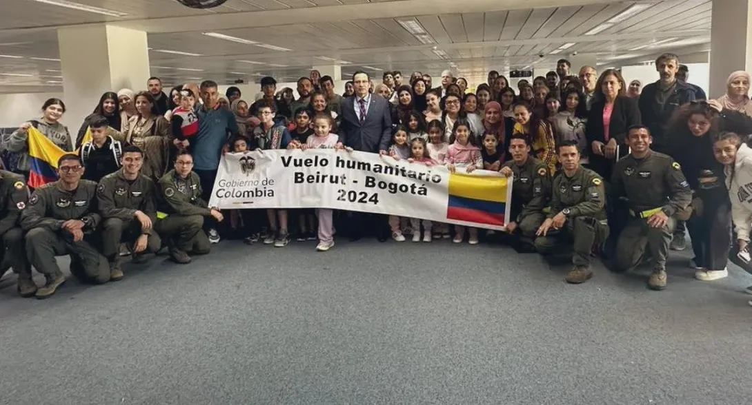 Aterrizó el vuelo humanitario de los colombiano que estaban atrapados en los ataques en Líbano. El avión llegó a el aeropuerto El Dorado de Bogotá.