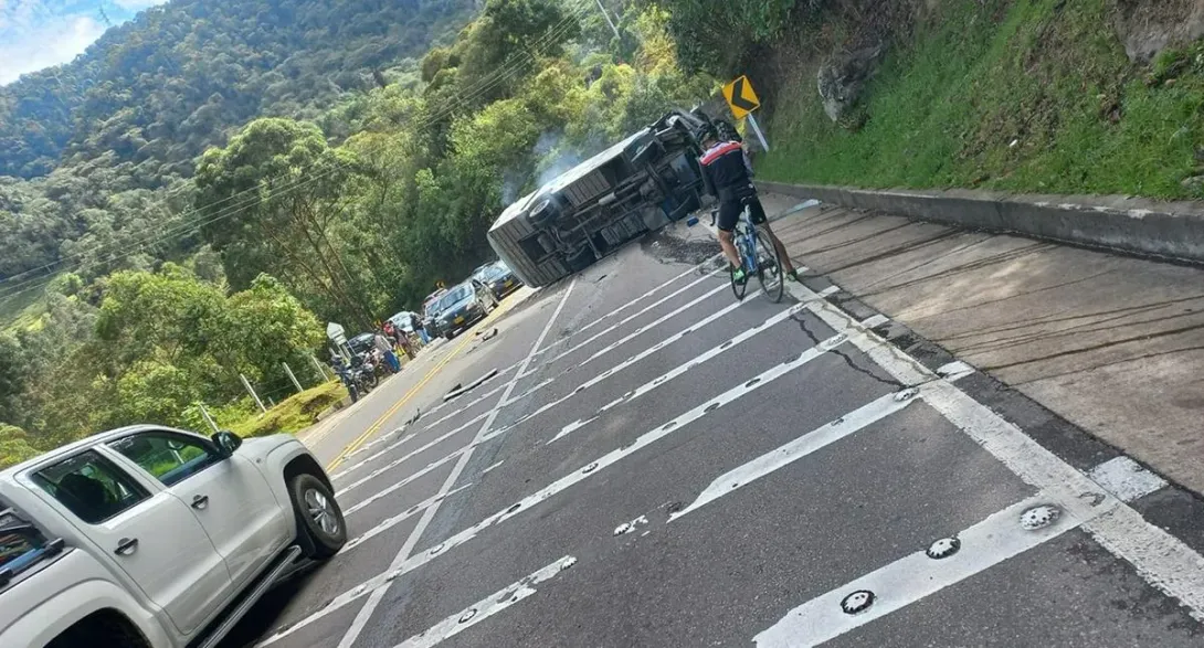 En el accidente de la vía Mosquera-La Mesa, el pasado 5 de octubre, identificaron a las 5 estudiantes que fallecieron y confirmaron a un muerto más.