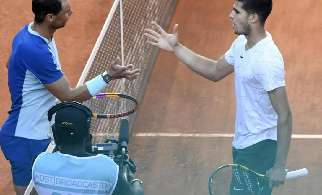 Descripción de la rivalidad de Rafael Nadal con Djokovic y Federer, y testimonios de cómo es enfrentarlo en la cancha.