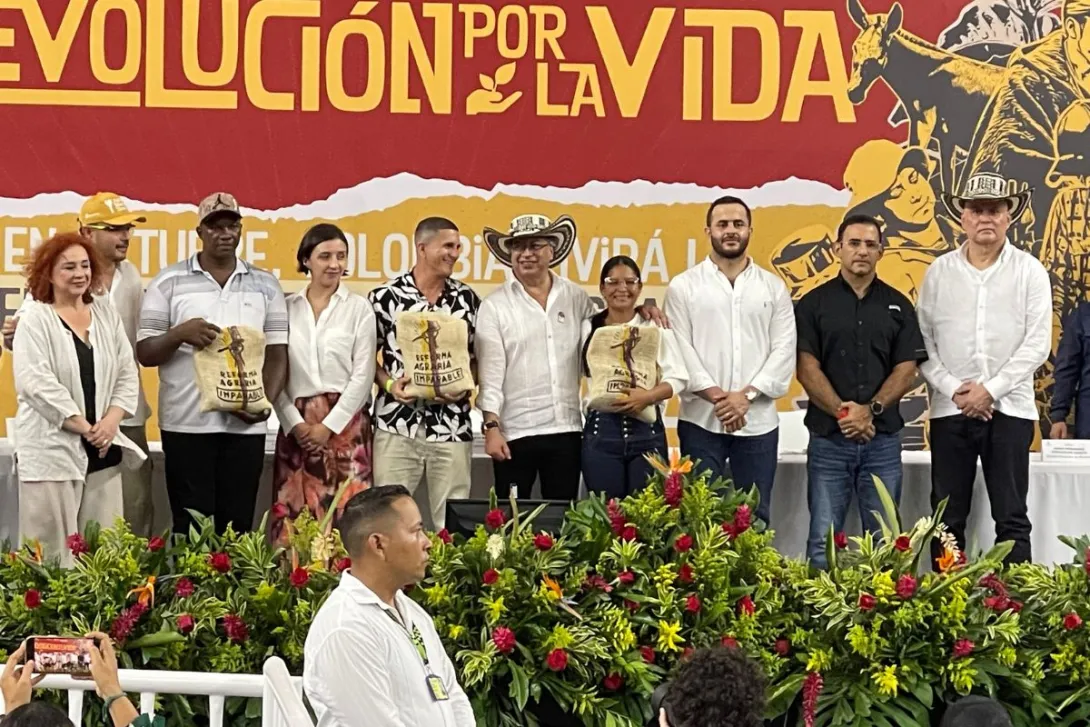 En el marco de la reforma agraria, el Gobierno entregó más de 10 mil hectáreas a campesinos y víctimas del conflicto armado en Córdoba y Magdalena.