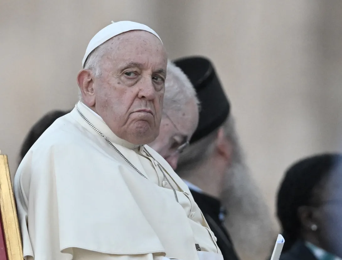 El papa Francisco criticó fuertemente al aborto y aseguró que la interrupción voluntaria del embarazo es homicidio y llamó sicario a quien lo practique.