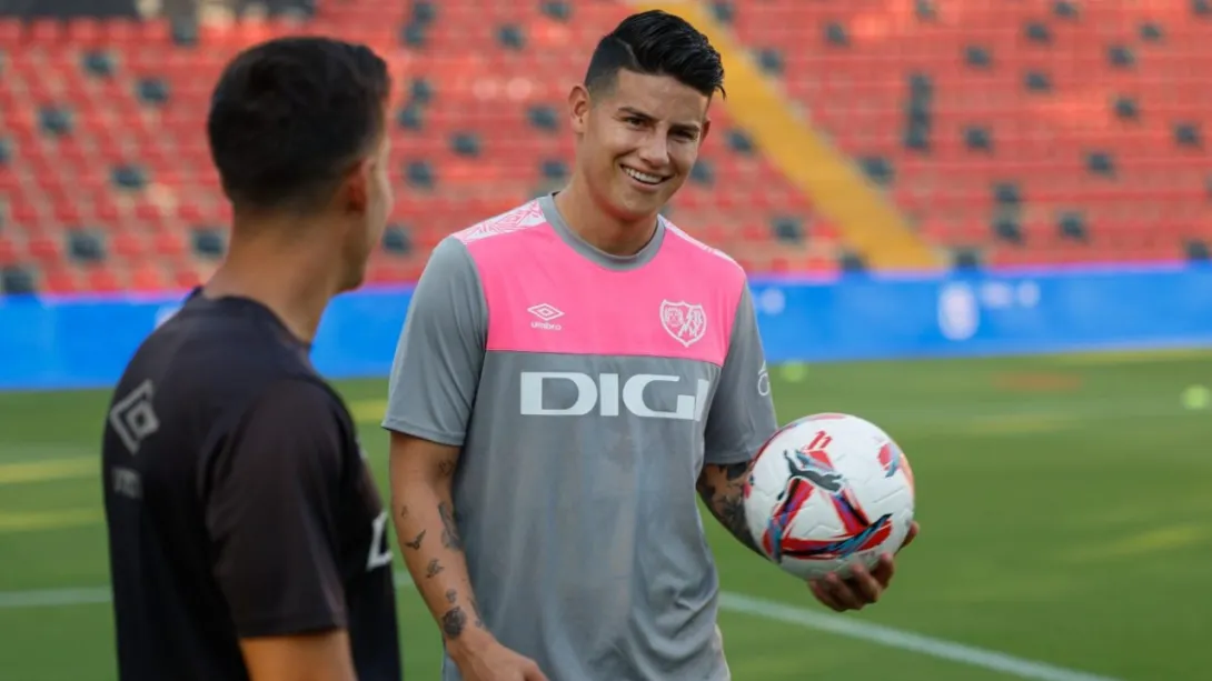 Íñigo Pérez, técnico de Rayo Vallecano, dejó triste declaración sobre James Rodríguez y el papel que tiene en el equipo para victorias: video y qué dijo