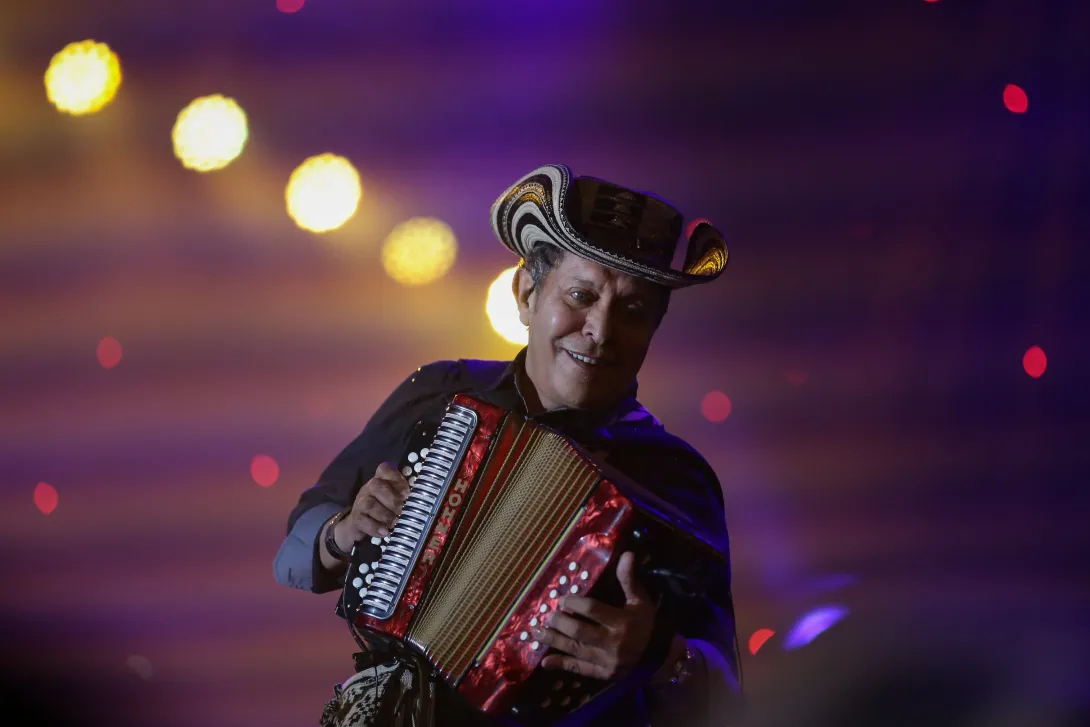 Bogotá. Noviembre 1 de 2017. En el Club Chamorro city hall de Bogotá, se vivió el concierto de Carlos Vives. En la foto: Egidio Cuadrado, acordeonista. (Colprensa - Sofía Toscano)