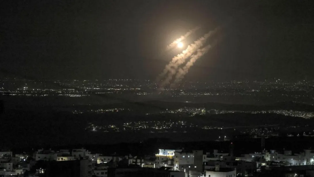 Estos movimientos se produjeron horas después de que el Ejército israelí bombardeara los suburbios al sur de Beirut, provocando la muerte de al menos cuatro personas.